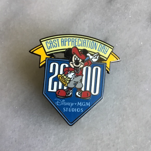 Bundle of Vintage Disney Pins - Picture 2 of 5